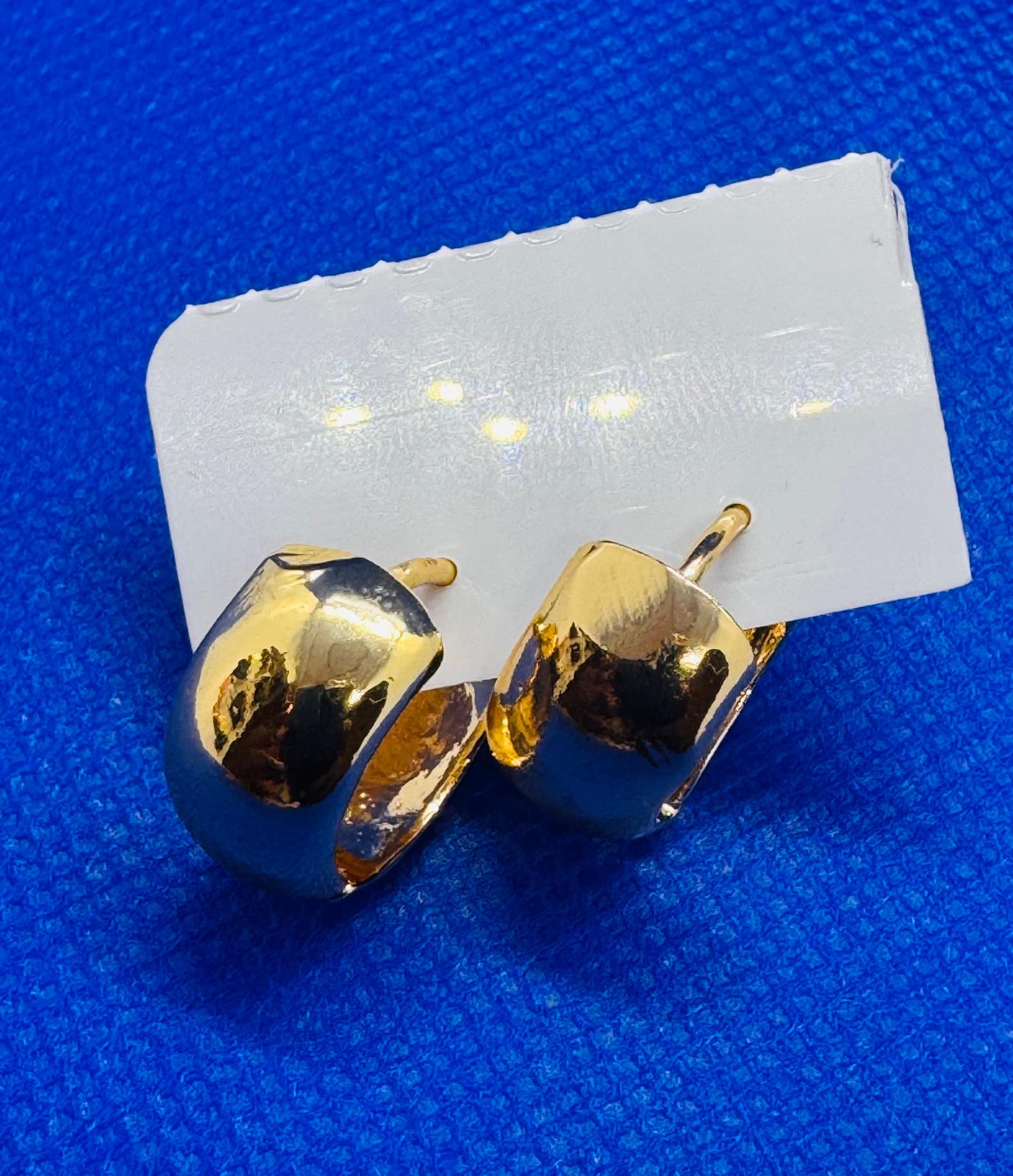 Gold earring