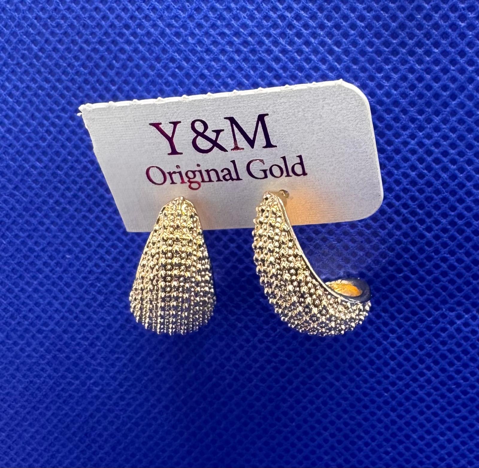 Gold earring