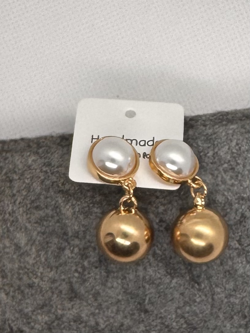 WHITE & GOLD CIRCLE EARINGS